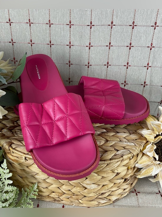 14th & Union Shoes - 14th & Union “Tallin” Slides Pink Quilted Sandals Sz 9 NWOB 14th and Union